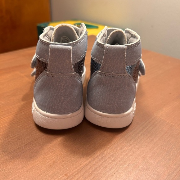 Brand new Ugg Velcro sneakers toddler 9 - Picture 5 of 7